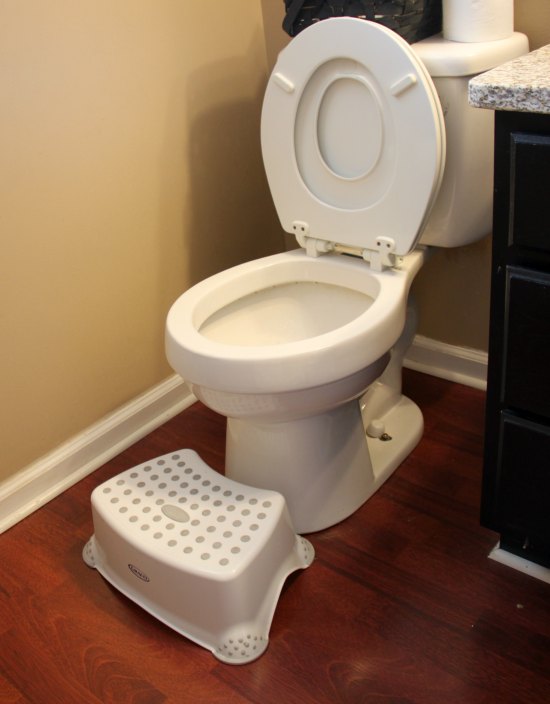 Toilet step stool bowel movements straining, earliest age to start